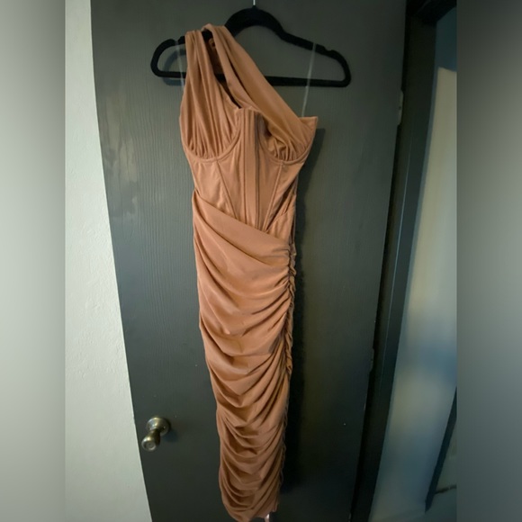 House of CB Chocolate Ruched dress - Picture 3 of 10